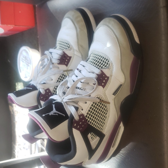 USED 10 1/2 AIR JORDAN 4 RETRO WHITE AND BURGUNDY. No Box - Picture 2 of 7